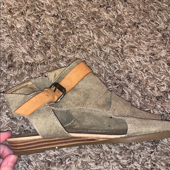 Sandals - Picture 3 of 3